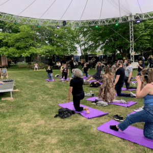 Royal Run-optakt: Yoga og livemusik