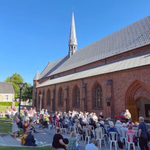 Fællessang: Sang under kastanjen